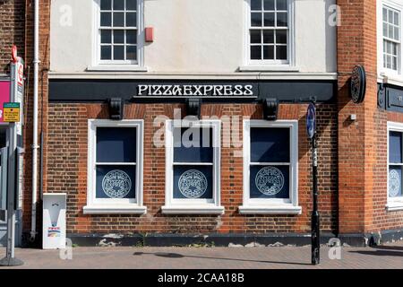 Kent, Großbritannien. August 2020. Pizza Express Logo in einer ihrer Filialen.Pizza Express ist die neueste Kette, die bekannt gibt, dass es Restaurants schließt, da die Coronavirus-Pandemie verheerende Auswirkungen auf die britischen Straßen hat und innerhalb von Monaten 17,000 Arbeitsplätze in Restaurants und anderen Lebensmittelgeschäften beansprucht. Quelle: Dave Rushen/SOPA Images/ZUMA Wire/Alamy Live News Stockfoto