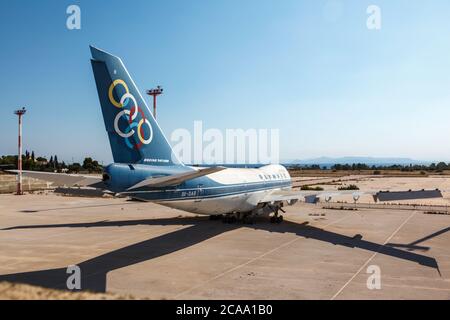 Alte Boeing 747 von Olympic Airways, einst die nationale Fluggesellschaft Griechenlands, gegründet von Onassis, auf dem alten Flughafen von Athen, im Elliniko Bezirk, Athen Stockfoto