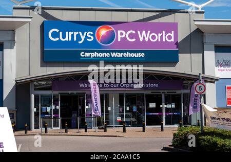 Der Tech-Einzelhändler Dixons Carphone soll 800 Arbeitsplätze abschaffen, da er die Art und Weise verändert, wie seine Filialen verwaltet werden. Das Unternehmen, dem Currys PC World gehört, hat bereits begonnen, sich mit den betroffenen Mitarbeitern zu beraten, da es beginnt, Rollen aus seinen Geschäften zu entfernen. Im Unternehmen werden die Rollen von Retail Managern, Assistant Managern und Teamleitern gekürzt, während neue Positionen als Sales Manager, Customer Experience und Operational Excellence Manager geschaffen werden. Stockfoto