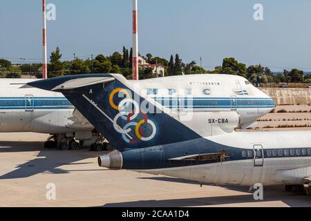 Alte Boeing 747 und Boeing 737, die auf dem alten Elliniko Flughafen, im Süden Athens, in Attica Region, Griechenland, Europa, gegründet wurden. Stockfoto