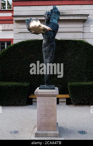 Breslau, Polen - 20. Juli 2020: Angelus Silesius Denkmal im Nationalen Ossolinski Institut Stockfoto