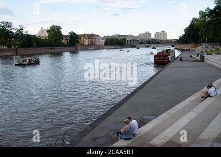 Wroclaw, Polen - 20. Juli 2020: Blick auf Ostrow Tumski vom Xawery Dunikowski Boulevard Stockfoto