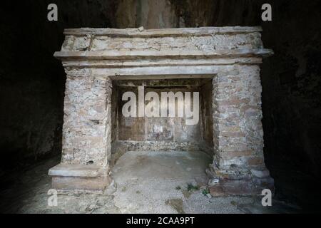 Die geschnitzte Steintafel im Tempel des Foliated Cross zeigt K’inich Kan B’ahlam in den Ruinen der Maya-Stadt Palenque, Palenque National Stockfoto