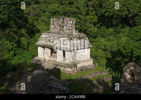 Der Sonnentempel in den Ruinen der Maya-Stadt Palenque, Nationalpark Palenque, Chiapas, Mexiko. Ein UNESCO-Weltkulturerbe. Stockfoto