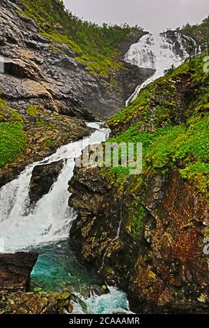 Kjosfossen Falls - Wasserfall beliebt bei Touristen, erreichbar mit einer malerischen Zugfahrt von Flåm - Myrdal Railway.Rallarvegen, Myrdal, Norwegen Stockfoto