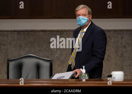 US-Senator Lindsey Graham (Republikaner von South Carolina), Vorsitzender des Justizausschusses des US-Senats, kommt am Mittwoch, den 5. August 2020, zu einer Anhörung des Justizausschusses des Senats auf dem Capitol Hill in Washington, um die Untersuchung des Crossfire-Hurrikans zu untersuchen. Quelle: Carolyn Kaster/Pool via CNP - Nutzung weltweit Stockfoto