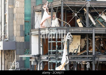 Büros mit zerbrochenen Fenstern nach einer massiven Explosion erschütterten Beirut am 4. August 2020, Achrafieh/Beirut, Libanon Stockfoto