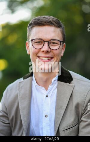 München, Deutschland. August 2020. Thomas Wittmann, Schauspieler, aufgenommen im Freiluftkino 'Kino, Mond und Sterne' bei der Premiere des Films 'Ausgrissn! Der Film wird am 13.08.2020 in den deutschen Kinos erscheinen. Quelle: Tobias Hase/dpa/Alamy Live News Stockfoto
