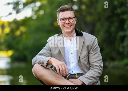 München, Deutschland. August 2020. Thomas Wittmann, Schauspieler, aufgenommen im Freiluftkino 'Kino, Mond und Sterne' bei der Premiere des Films 'Ausgrissn! Der Film wird am 13.08.2020 in den deutschen Kinos erscheinen. Quelle: Tobias Hase/dpa/Alamy Live News Stockfoto