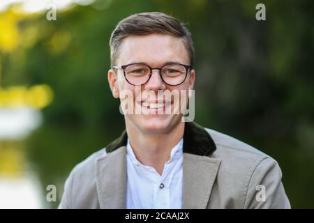 München, Deutschland. August 2020. Thomas Wittmann, Schauspieler, aufgenommen im Freiluftkino 'Kino, Mond und Sterne' bei der Premiere des Films 'Ausgrissn! Der Film wird am 13.08.2020 in den deutschen Kinos erscheinen. Quelle: Tobias Hase/dpa/Alamy Live News Stockfoto