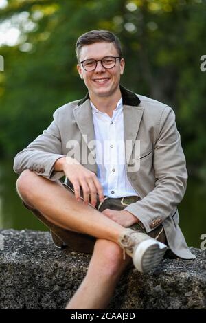 München, Deutschland. August 2020. Thomas Wittmann, Schauspieler, aufgenommen im Freiluftkino 'Kino, Mond und Sterne' bei der Premiere des Films 'Ausgrissn! Der Film wird am 13.08.2020 in den deutschen Kinos erscheinen. Quelle: Tobias Hase/dpa/Alamy Live News Stockfoto