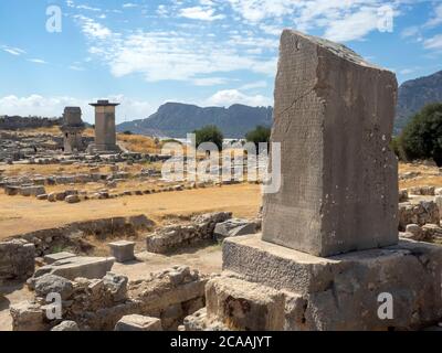 Antike antike Ruinen von Xanthos. Amphitheater, Harpy-Denkmal, UNESCO-Weltkulturerbe Stockfoto