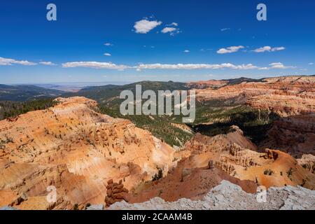 Wunderschöne Landschaft vom Spectra Point of Cedar Breaks National Monument in Utah, USA Stockfoto