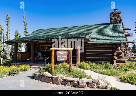 Cedar City, 1. AUGUST 2020 - Morgenansicht des Cedar Breaks National Monument Visitor Centre Stockfoto