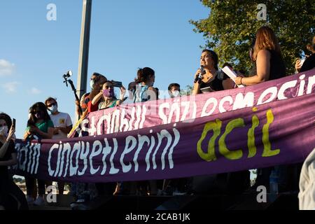 An dem Tag, an dem die AKP über die Istanbuler Konvention diskutiert, werden landesweite Demonstrationen von Frauen veranstaltet. Frauenorganisationen werden in verschiedenen Teilen Demonstrationen abhalten Stockfoto