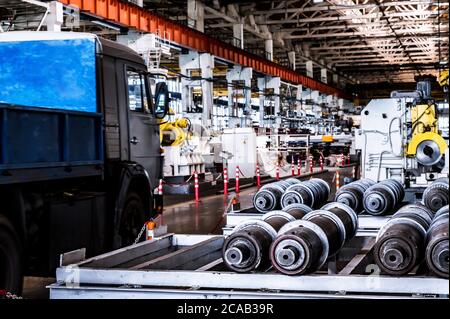 Innenraum der Werkstatt in modernen Industrieanlagen Stockfoto