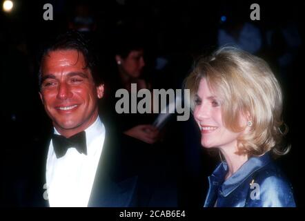 Century City, California, USA 2. März 1996 der Schauspieler Tony Danza und seine Frau Tracy Robinson nehmen am 2. März 1996 an den 48. Annual Directors Guild of America Awards im Century Plaza Hotel in Century City, Kalifornien, USA Teil. Foto von Barry King/Alamy Stockfoto Stockfoto