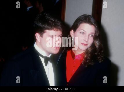 Century City, California, USA 2. März 1996 Schauspieler Sean Astin und Ehefrau Christine Harrell nehmen am 2. März 1996 an den 48. Annual Directors Guild of America Awards im Century Plaza Hotel in Century City, Kalifornien, USA Teil. Foto von Barry King/Alamy Stockfoto Stockfoto