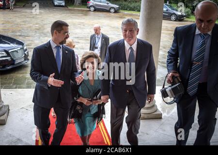 BELGRAD, SERBIEN - 14. MAI 2016: Kronprinz von Jugoslawien Alexander Aleksandar Karadjordjevic und die Kronprinzessin Katarina treten in den königlichen kumpel ein Stockfoto