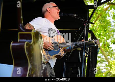 Ricki Wood tritt auf dem 'The Source' Fransen Festival in den Benalla Botanischen Gärten auf. März 2019 Stockfoto