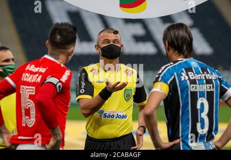 Porto Alegre, Brasilien. August 2020. Nal 426, die den Pokalmeister Francisco Novelletto definiert. Der Champion der zweiten Runde der Gaucho-Meisterschaft 2020 wird sich dem Caxias-Champion der ersten Runde von Gauchão 2020 stellen. Spiel in der Arena do Grêmio in der Nacht von diesem Mittwoch (5.) in Porto Alegre, RS, Brasilien statt. Kredit: Raul Pereira/FotoArena/Alamy Live Nachrichten Stockfoto