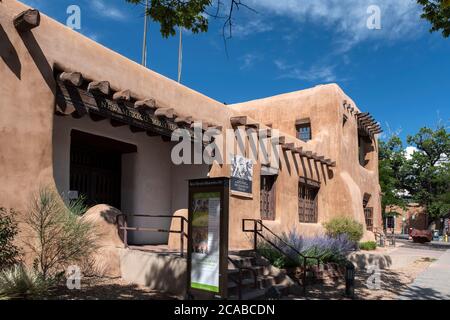 Blick auf das New Mexico Museum of Art in Santa Fe Stockfoto