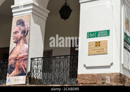QUITO, ECUADOR - 15. Oktober 2017: blick auf die straße in der Innenstadt von Quito. Historischer Ort und Vintage-Architektur Stockfoto