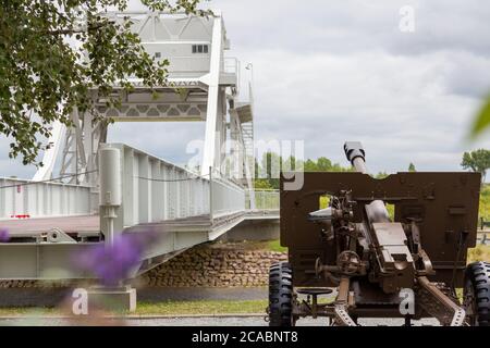 Die ursprüngliche Pegasus-Brücke im Gedenkmuseum in Ranville, Normandie Stockfoto