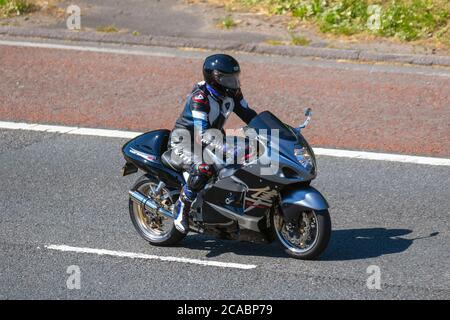 Suzuki Hayabusa Sport Motorrad Motorrad Motorradfahrer; Zweirad Transport, Motorräder, Fahrzeug, Straßen, Motorräder, Motorradfahrer fahren in Chorley, Großbritannien Stockfoto