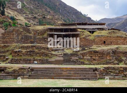 Sonnige Landschaft der Chavin de Huantar archäologischen Stätte in Peru Stockfoto