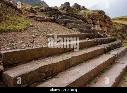 Sonnige Landschaft der Chavin de Huantar archäologischen Stätte in Peru Stockfoto