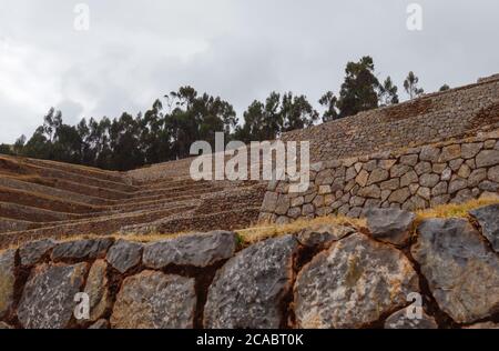 Sonnige Landschaft der Chavin de Huantar archäologischen Stätte in Peru Stockfoto