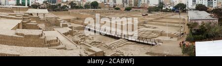 LIMA, PERU - 03. Jul 2020: Archäologische Stätte Huaca Pucllana, in Miraflores, Lima/Peru , Panoramablick Stockfoto