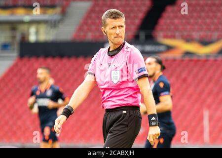 Kopenhagen, Dänemark. August 2020. Schiedsrichter Daniele Orsato gesehen während der UEFA Europa League Spiel zwischen FC Kopenhagen und Istanbul Basaksehir in Telia Parken in Kopenhagen. (Foto Kredit: Gonzales Foto/Alamy Live News Stockfoto