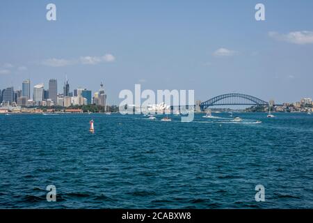 Sydney Skyline von Sydney Harbour an einem sonnigen Sommertag, Sydney, Australien Stockfoto