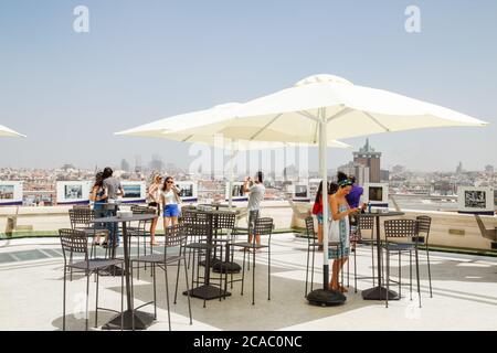 Blick von der Bar auf der Dachterrasse im Circulo de Bellas Artes, Madrid, Spanien Stockfoto