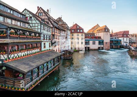 Die Petite France - ein historisches Viertel der Stadt Straßburg, Elsass, Frankreich Stockfoto