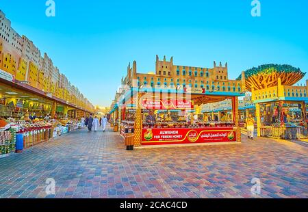 DUBAI, VAE - 5. MÄRZ 2020: Besuchen Sie den Jemen-Pavillon des Global Village Dubai, wählen Sie lokale Souvenirs, Lebensmittel und andere traditionelle Waren, am 5. März in Dub Stockfoto