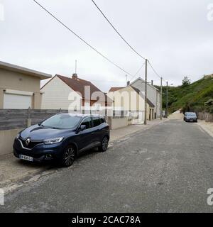 Schlechte Ferienimmobilien in Quend-Plage, Blick auf die Straße, Pas-de-Calais, Hauts de France, Frankreich Stockfoto