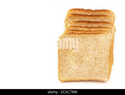 Brotscheiben zum Toasten isoliert auf weißem Hintergrund. Nahaufnahme. Draufsicht Stockfoto