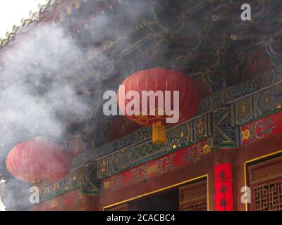 Chinesische rote Laterne im Shaolin-Tempel. Das Shaolin Kloster ist auch als Shaolin Tempel bekannt. Dengfeng, Stadt Zhengzhou, Provinz Henan, China, 18t Stockfoto