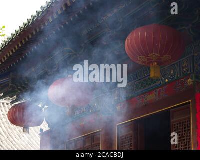 Chinesische rote Laterne im Shaolin-Tempel. Das Shaolin Kloster ist auch als Shaolin Tempel bekannt. Dengfeng, Stadt Zhengzhou, Provinz Henan, China, 18t Stockfoto