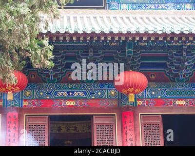 Das Dach des Gebäudes im Shaolin-Tempel mit Detail-Architektur. Das Shaolin Kloster ist auch als Shaolin Tempel bekannt. Dengfeng, Zhengzhou Ci Stockfoto