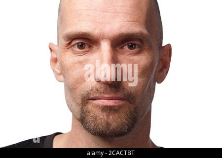Porträt eines kahlen erwachsenen Mannes in schwarzem Hemd Stockfoto