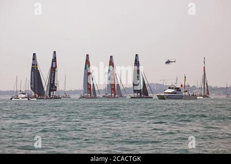 VENEDIG, ITALIEN - MAI 12: Ein AC45 Katamaran während der Venice 2012 - America's Cup World Series am 12. Mai 2012 in Venedig, Italien Stockfoto