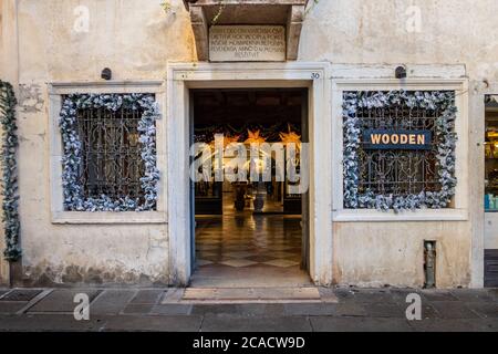 Weihnachtsmarkt, Bassano del Grappa, Italien, Dezember 2019 Stockfoto