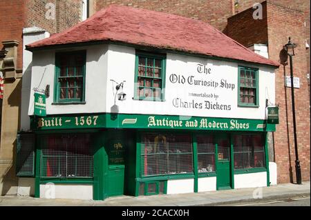 London, UK, August, 27 2007 : The Old Curiosity Shop in Portsmouth Street Holborn ein Gebäude aus dem 16. Jahrhundert, das die Inspiration für die gewesen sein könnte Stockfoto