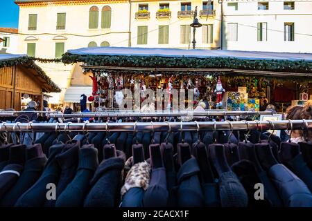 Weihnachtsmarkt, Bassano del Grappa, Italien, Dezember 2019 Stockfoto