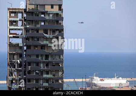 Beirut, Libanon. August 2020. Ein beschädigtes Gebäude ist nach Explosionen in Beirut, Libanon, am 6. August 2020 zu sehen. Zwei große Explosionen erschütterte den Hafen von Beirut am Dienstag um etwa 18:10 Uhr Ortszeit (1610 GMT), wobei mindestens 135 Menschen starben und 5,000 weitere verletzt wurden. Quelle: Bilal Jawich/Xinhua/Alamy Live News Stockfoto