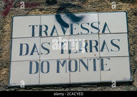 Lissabon Portugal 04. August 2020 Ansicht einer Straße oder eines Straßennamens ein identifizierende Name, der einer Straße gegeben wird, ist normalerweise Teil der Adresse, um weitere Hilfe zu erhalten Stockfoto